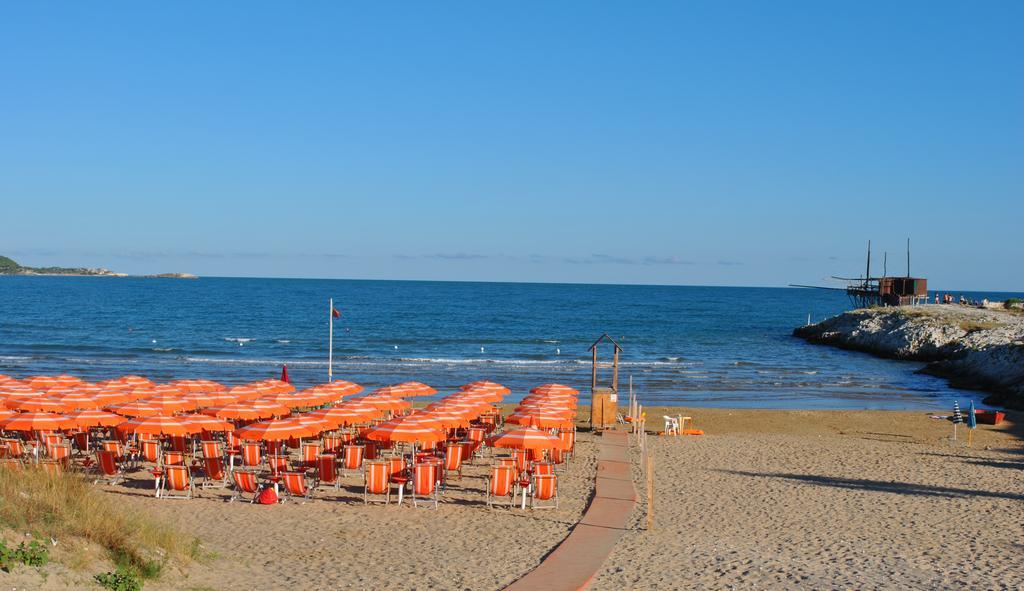 Camping Village Baia Falcone Vieste Eksteriør billede